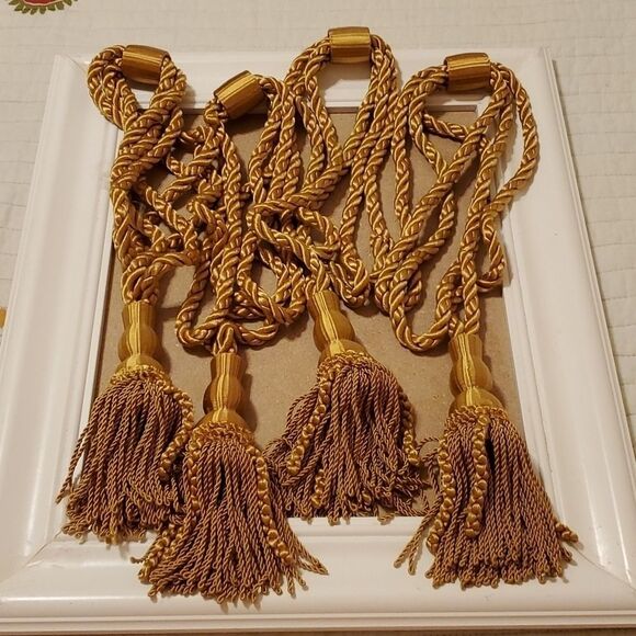 Set of 4  Gold Tassels - Picture 1 of 4